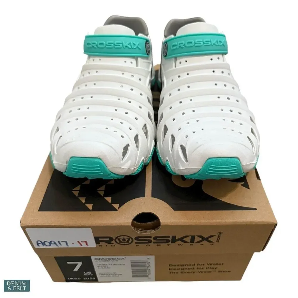 CrossKix 2.0 Blizzard White Aqua Closed Toe Water Shoes Men 7 /‎ Women 8.5 NEW!!